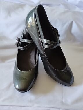 Aerosols double strap heels